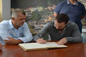 Gabriel Roncon assume Prefeitura de Ribeirão Pires