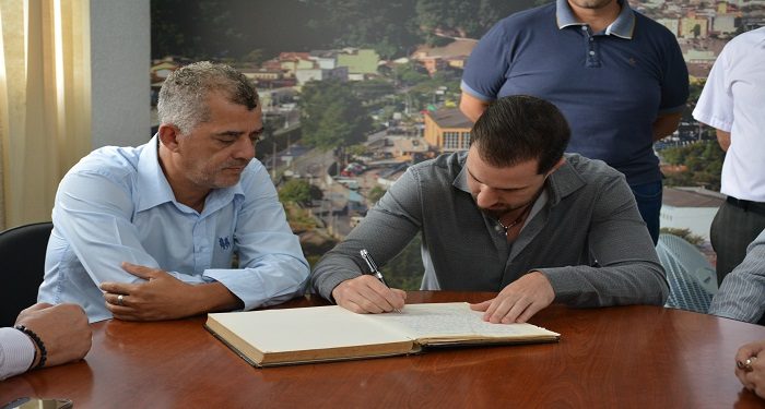 Gabriel Roncon assume Prefeitura de Ribeirão Pires