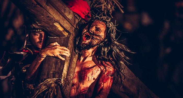 Drama da Paixão - Cristo carregando a cruz 1